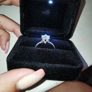 18k gold moissanite stone ring